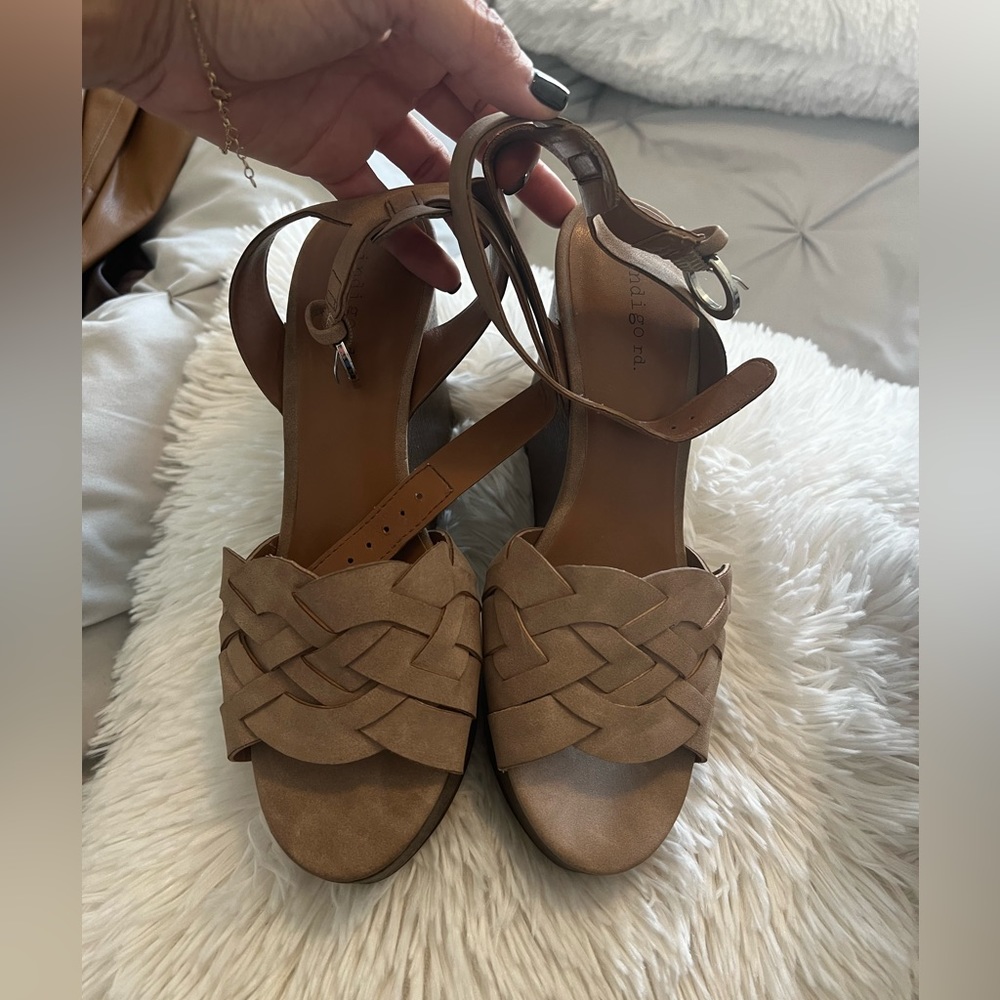 Women's Indigo Rd. Kady Wood Wedge ankel Sandal Heel - Picture 1 of 4